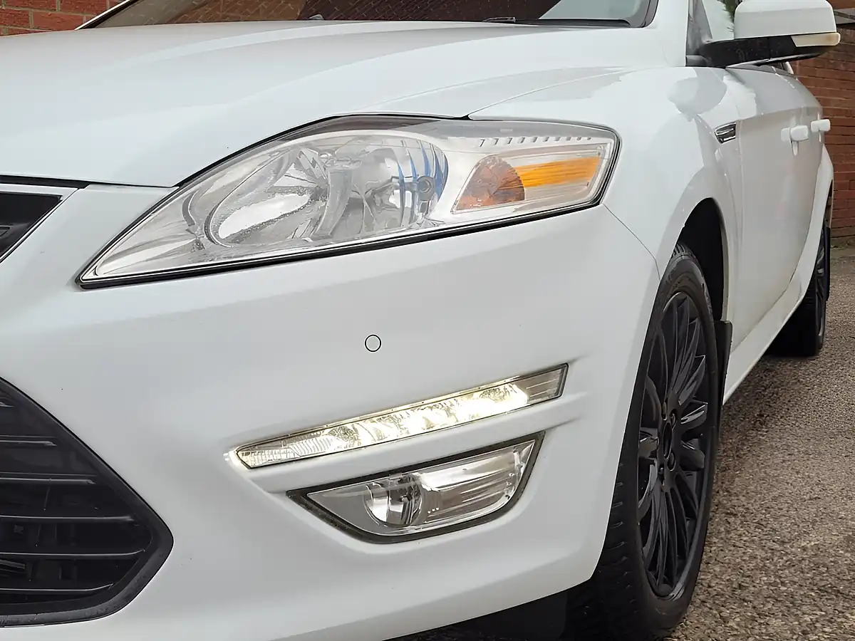 Used 2014 Ford Mondeo Zetec Business Edition White - Interior and Exterior details 11