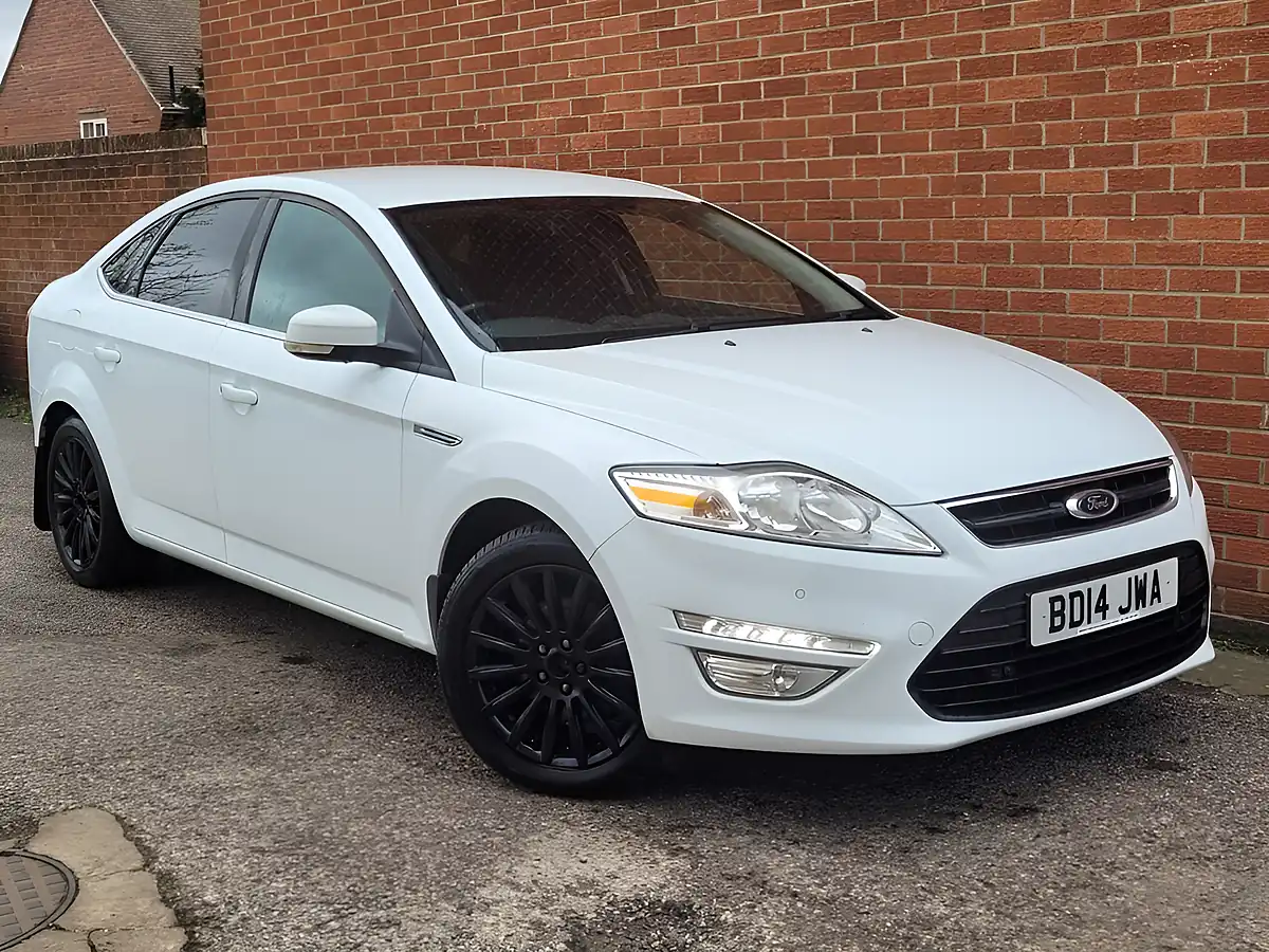 Used 2014 Ford Mondeo Zetec Business Edition White - Interior and Exterior details 12