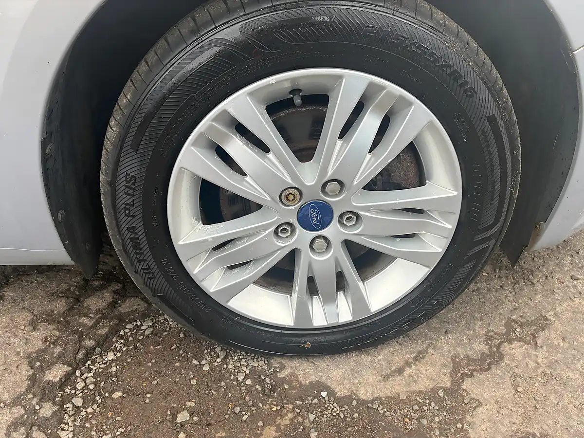 Used 2014 Ford S-Max Zetec Silver - Interior and Exterior details 15