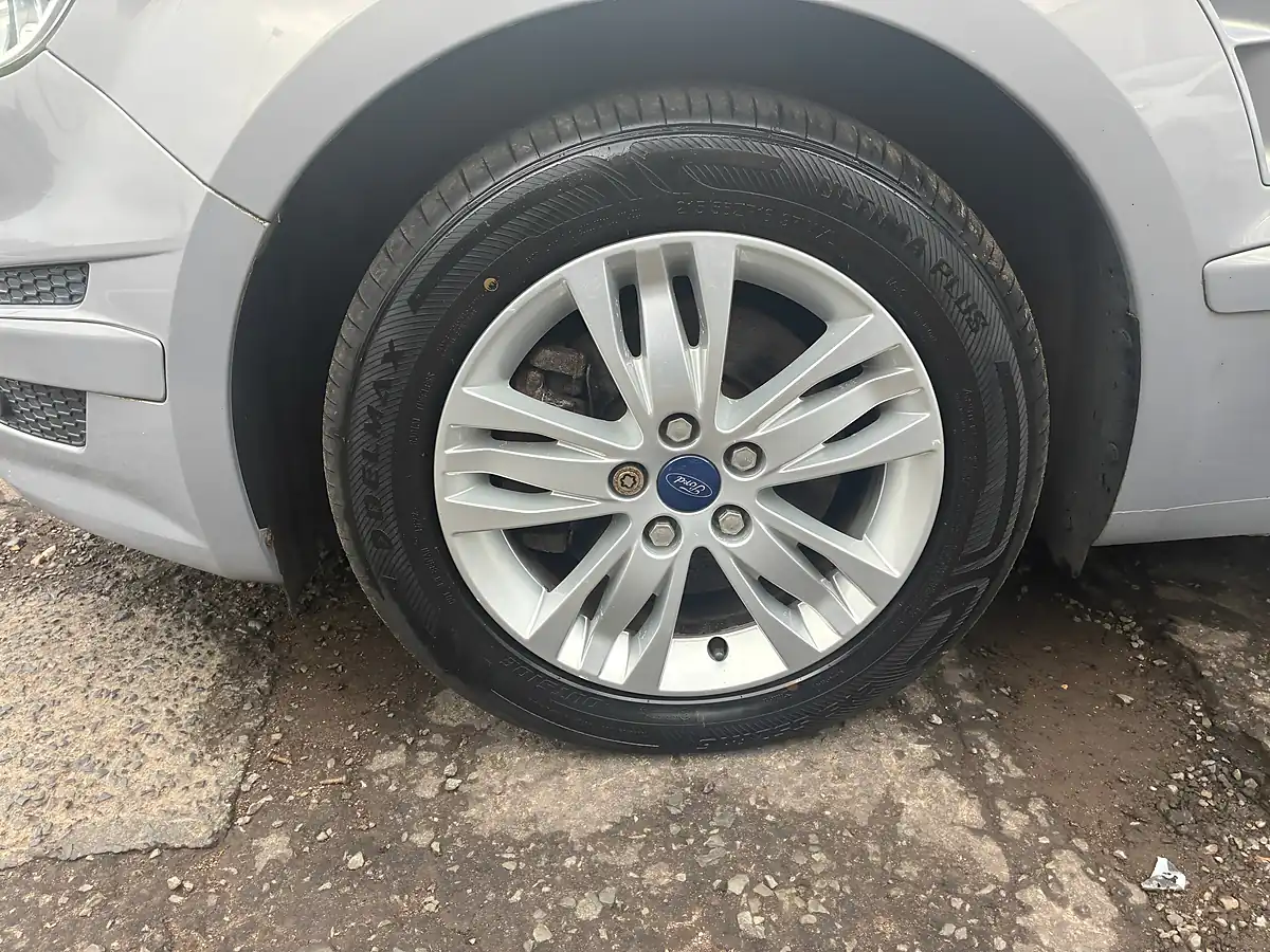 Used 2014 Ford S-Max Zetec Silver - Interior and Exterior details 16