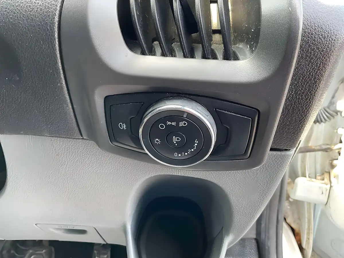 Used 2014 Ford Transit Custom 270 L1 H1 White - Interior and Exterior details 9