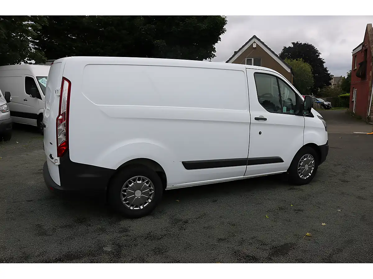 Used 2014 Ford Transit Custom 270 Lr P/V White - Interior and Exterior details 10