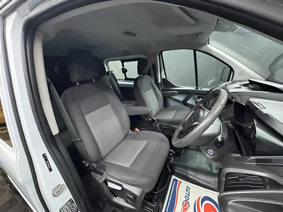 Used 2014 Ford Transit Custom Combi White - Interior and Exterior details 16
