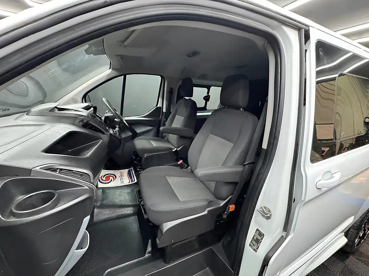 Used 2014 Ford Transit Custom Combi White - Interior and Exterior details 17