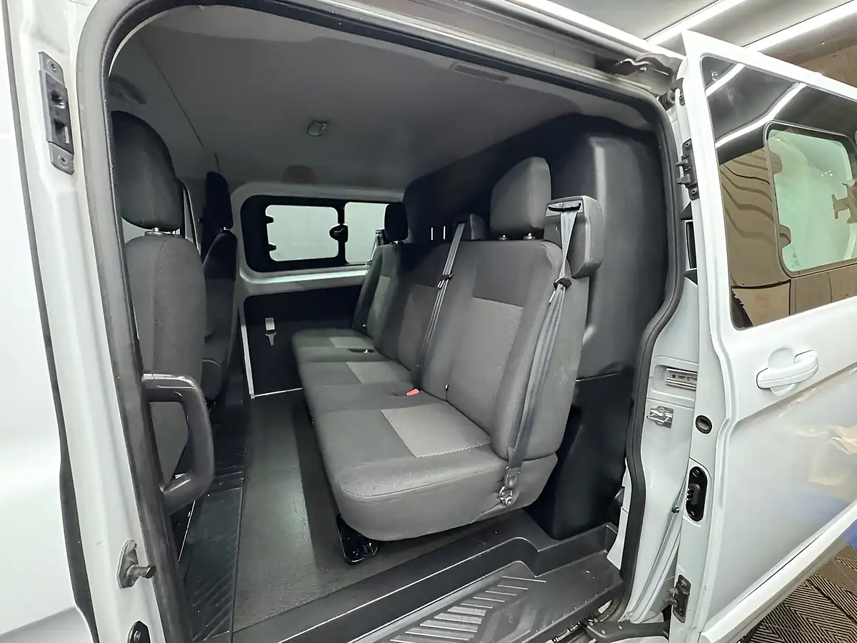 Used 2014 Ford Transit Custom Combi White - Interior and Exterior details 18