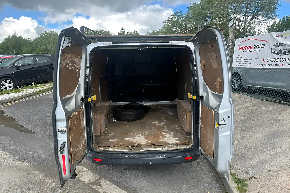 Used 2014 Ford Transit Custom Trend L1 H1 Silver - Interior and Exterior details 10
