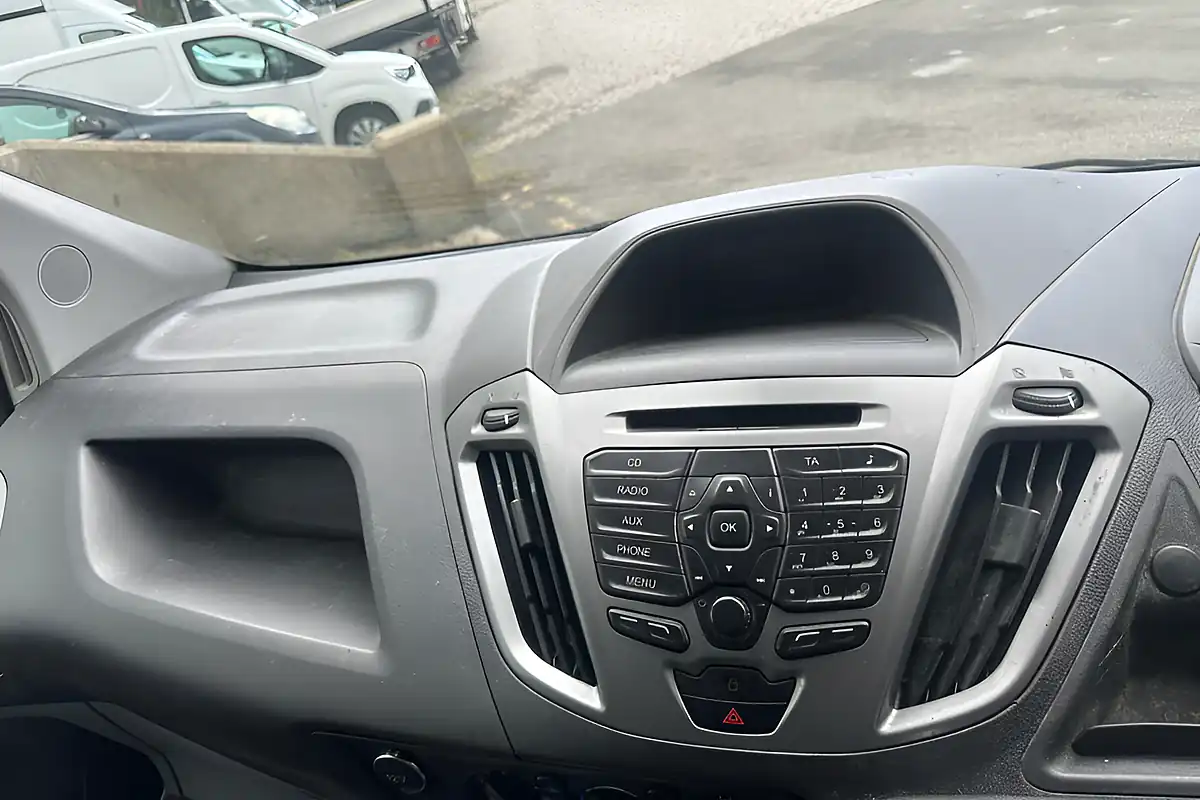 Used 2014 Ford Transit Custom Trend L1 H1 Silver - Interior and Exterior details 11
