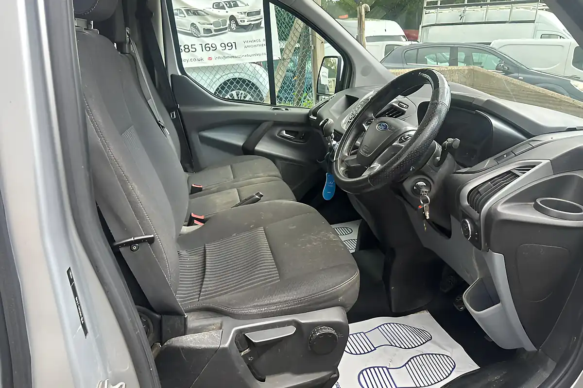 Used 2014 Ford Transit Custom Trend L1 H1 Silver - Interior and Exterior details 13