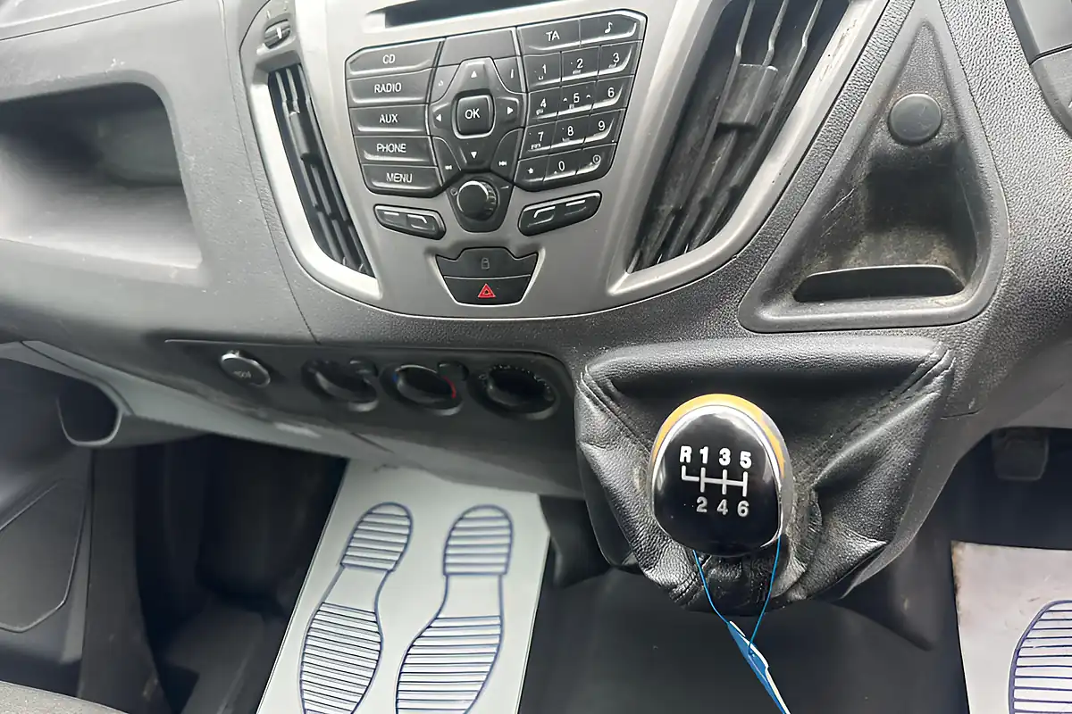 Used 2014 Ford Transit Custom Trend L1 H1 Silver - Interior and Exterior details 15