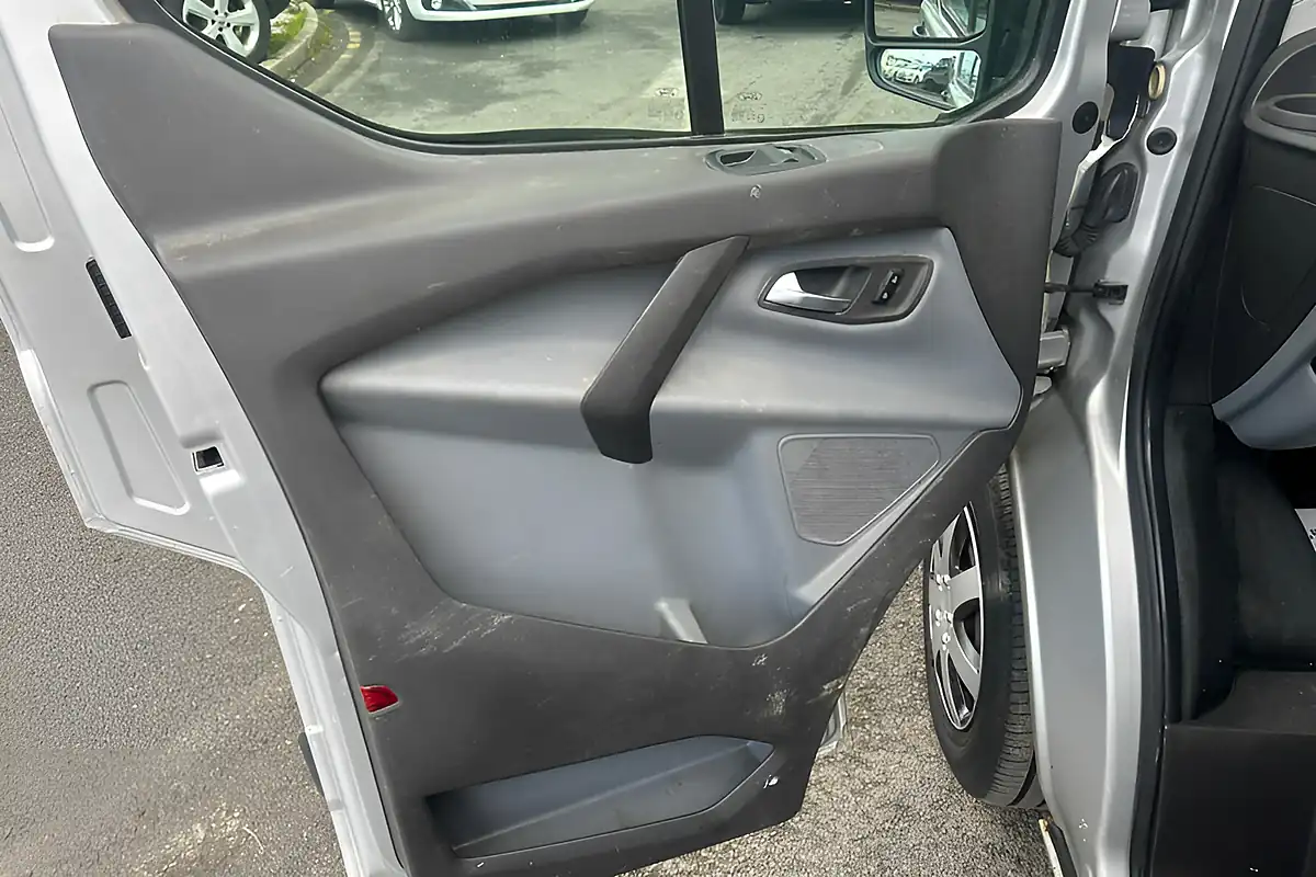 Used 2014 Ford Transit Custom Trend L1 H1 Silver - Interior and Exterior details 18