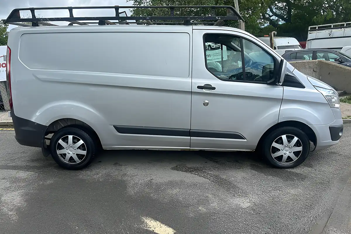 Used 2014 Ford Transit Custom Trend L1 H1 Silver - Interior and Exterior details 4