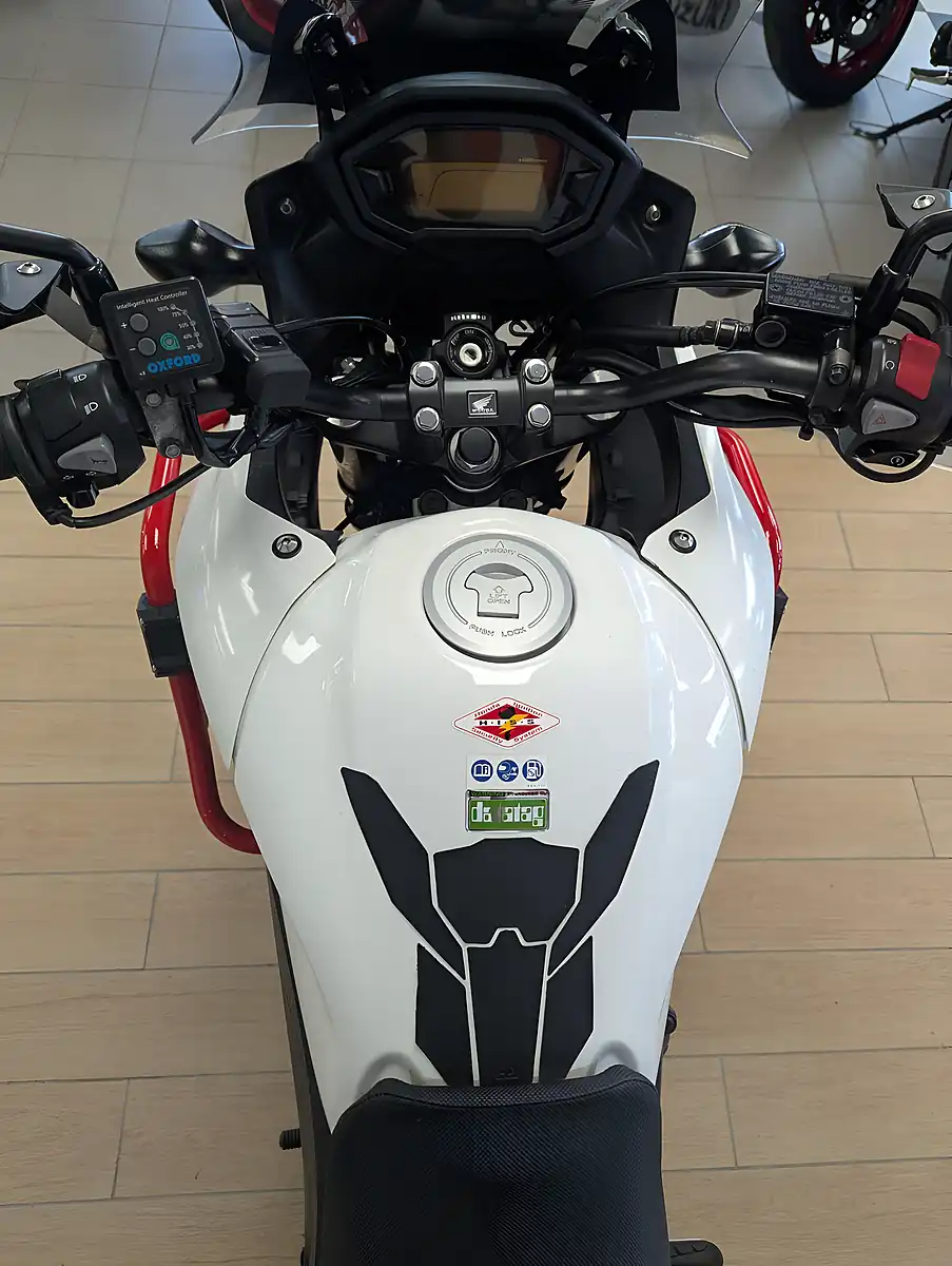 Used 2014 Honda CB500X White - Interior and Exterior details 11