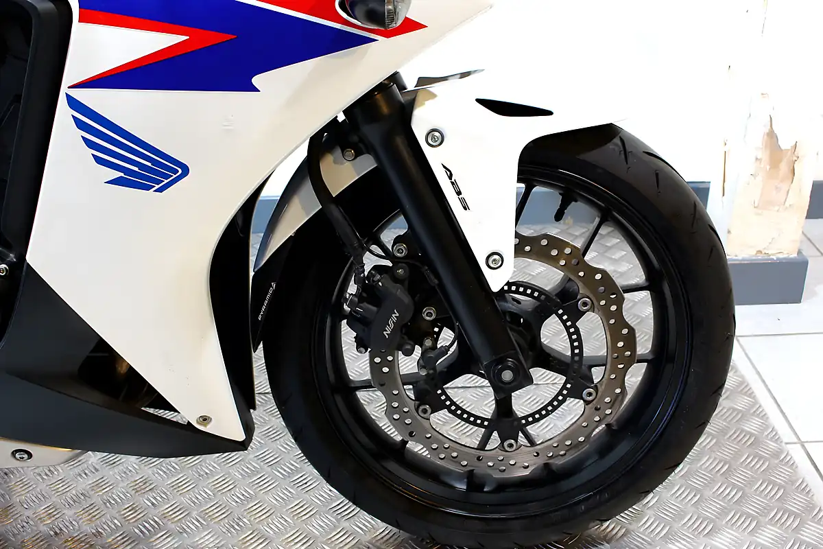 Used 2014 Honda CBR500R White - Interior and Exterior details 5