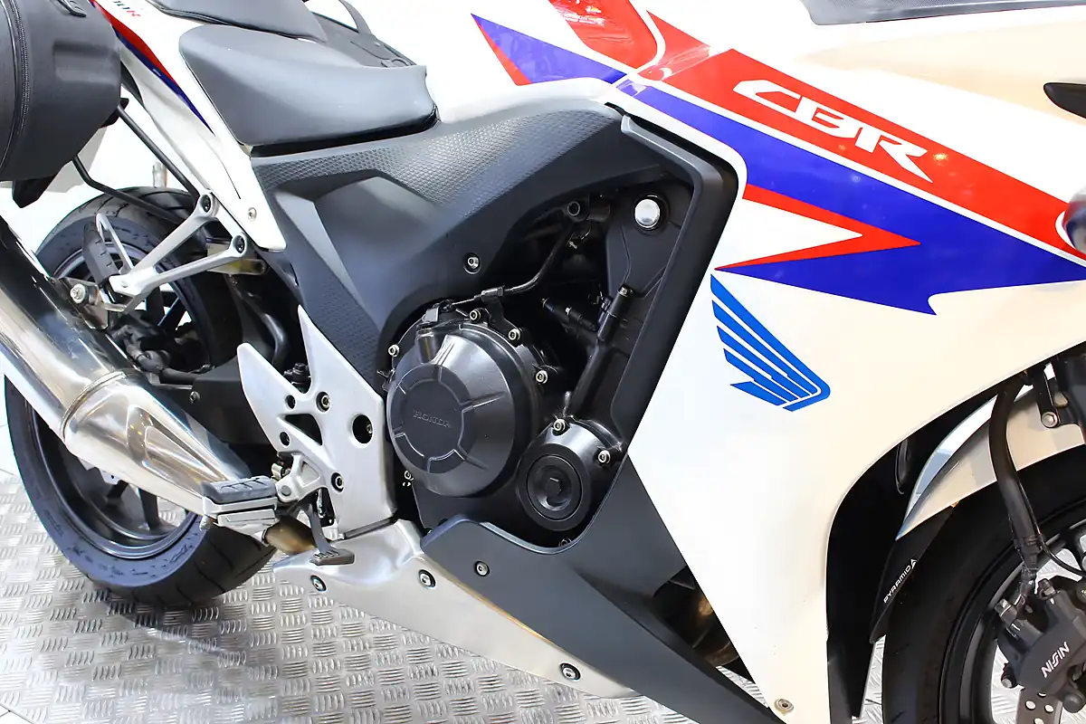 Used 2014 Honda CBR500R White - Interior and Exterior details 6