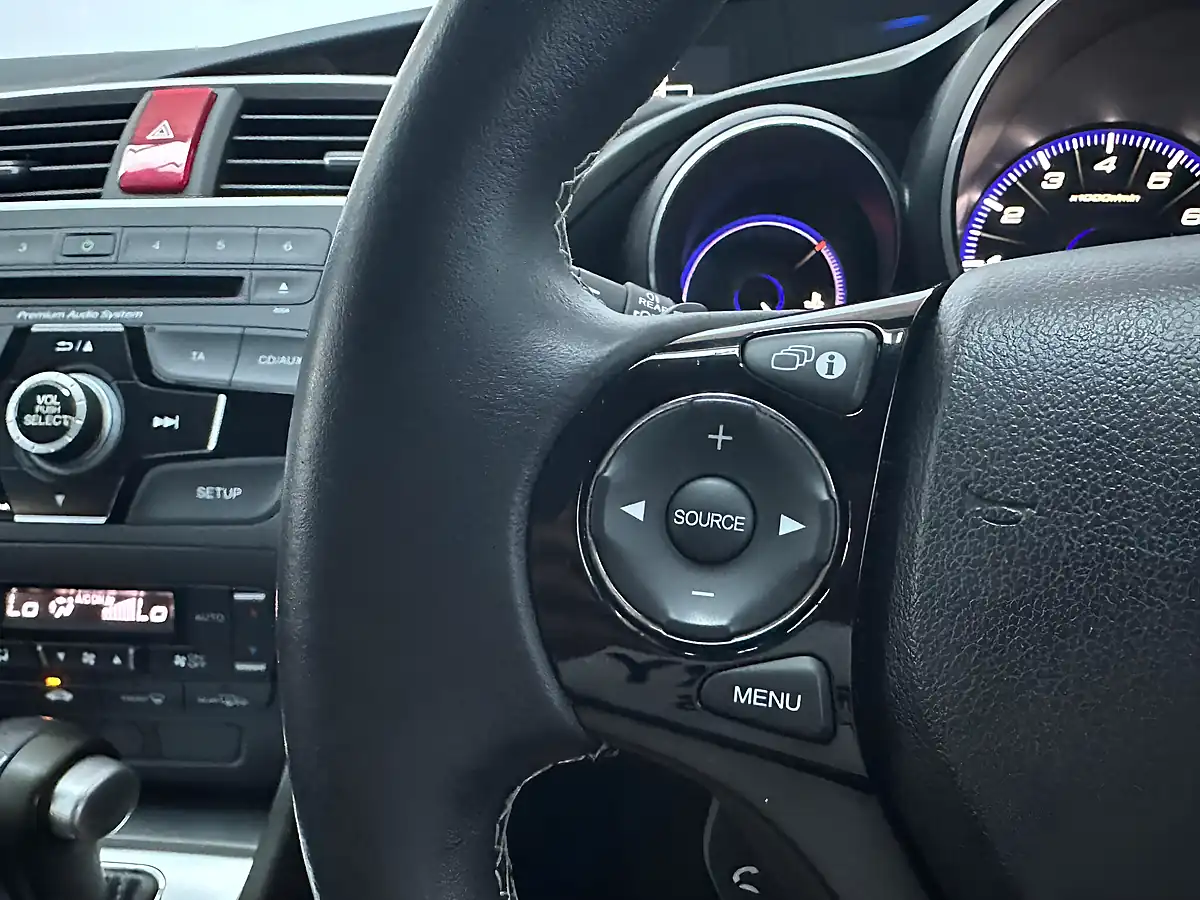 Used 2014 Honda Civic Se Plus Black - Interior and Exterior details 17