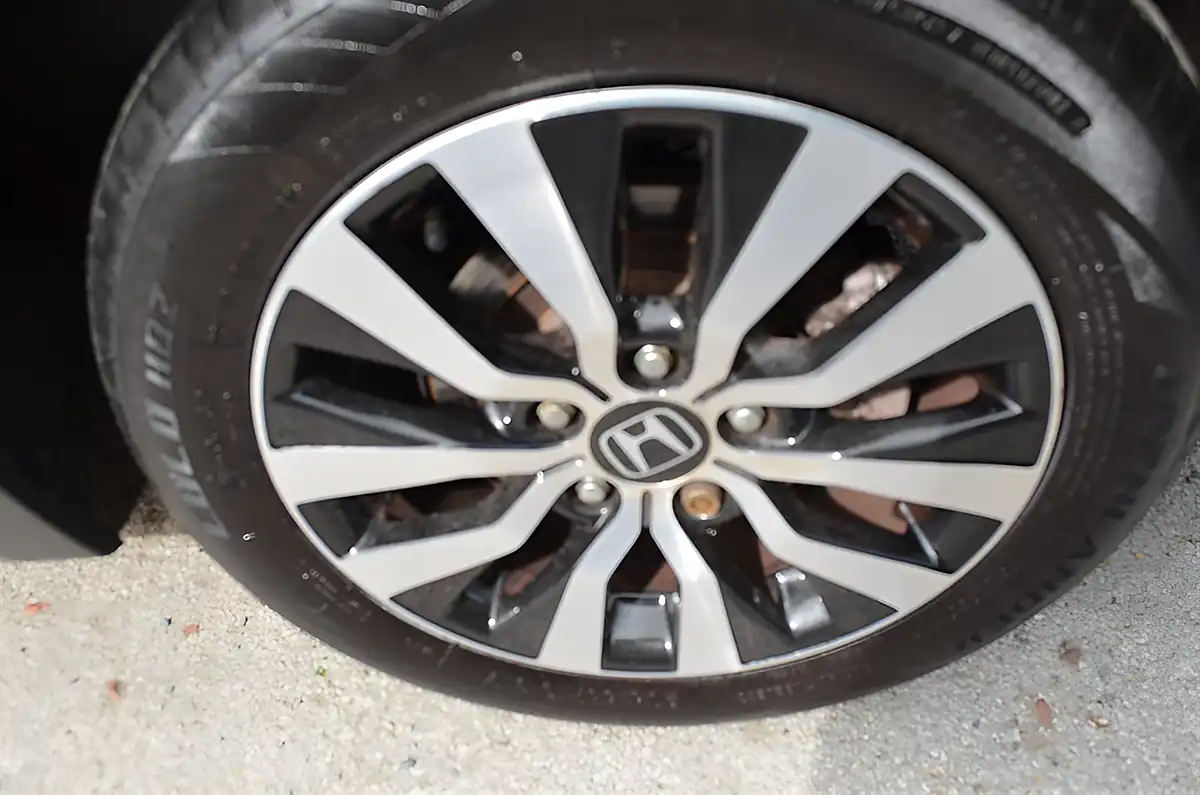 Used 2014 Honda Civic Se Plus Silver - Interior and Exterior details 19