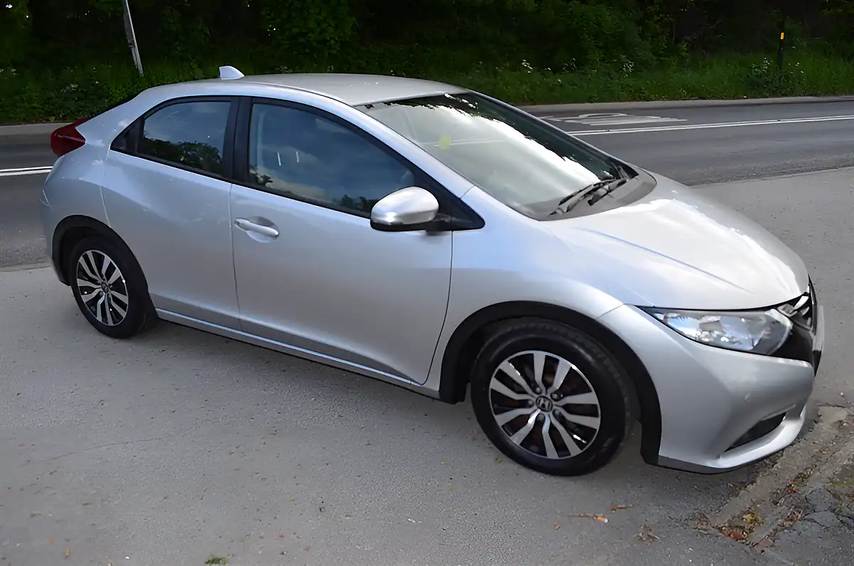 Used 2014 Honda Civic Se Plus Silver - Interior and Exterior details 9