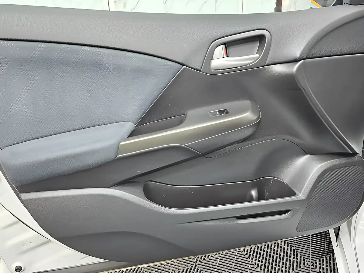 Used 2014 Honda Civic Se Plus White - Interior and Exterior details 18