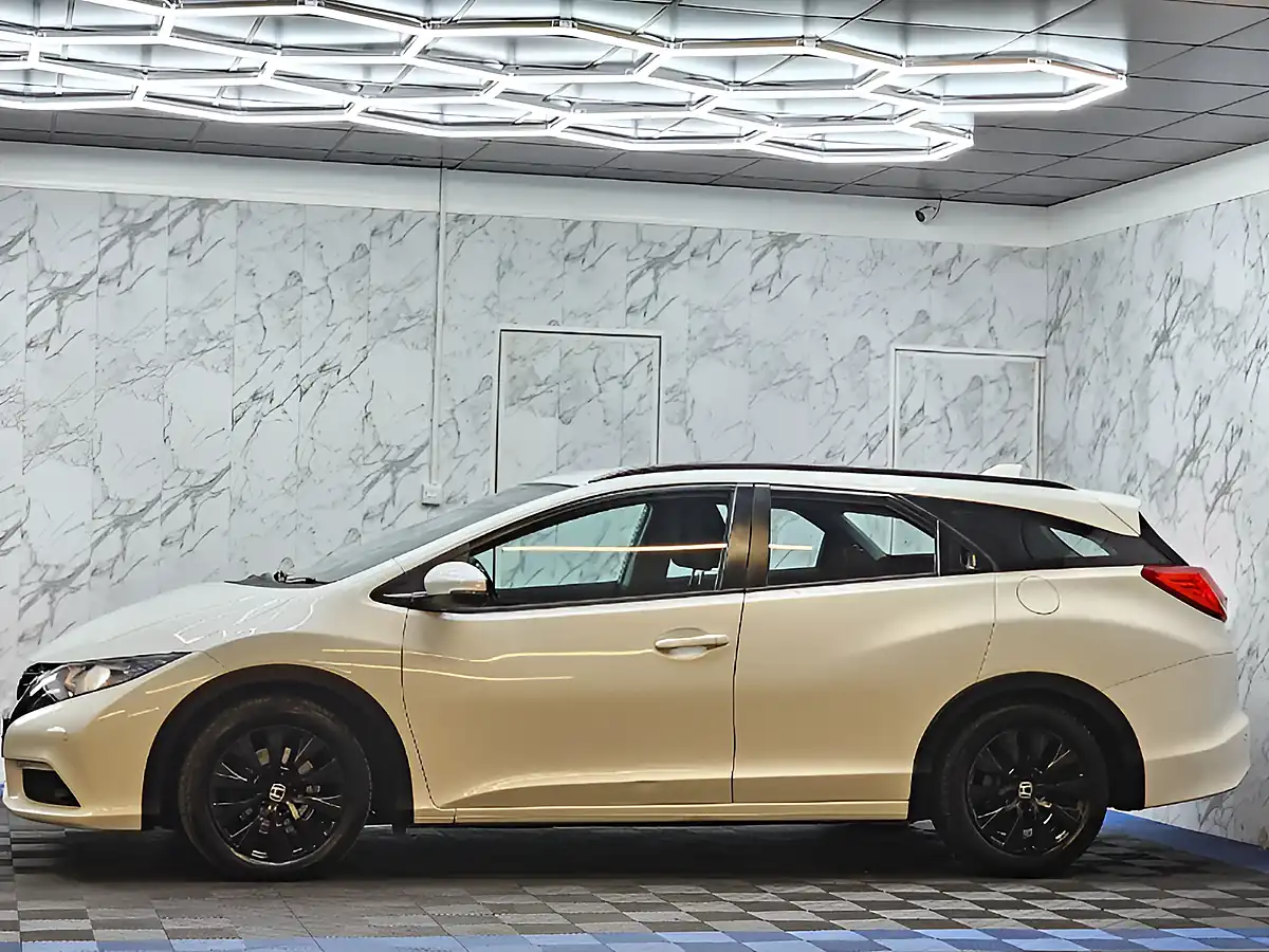 Used 2014 Honda Civic Se Plus White - Interior and Exterior details 8