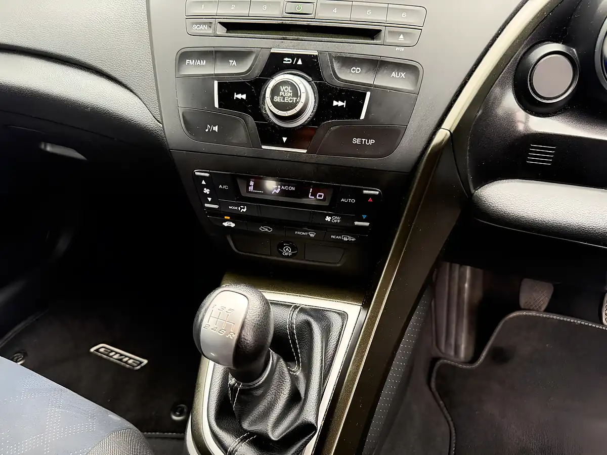Used 2014 Honda Civic Se Silver - Interior and Exterior details 11