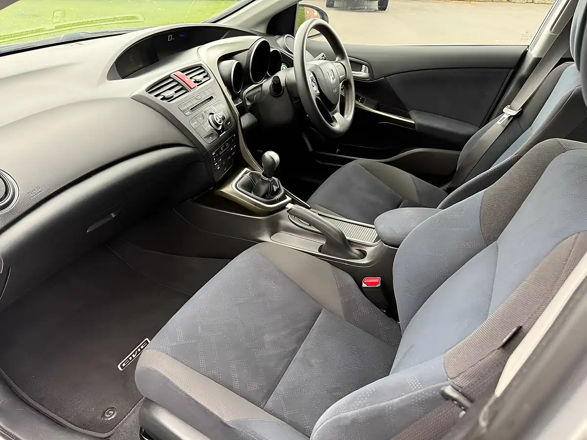 Used 2014 Honda Civic Se Silver - Interior and Exterior details 16