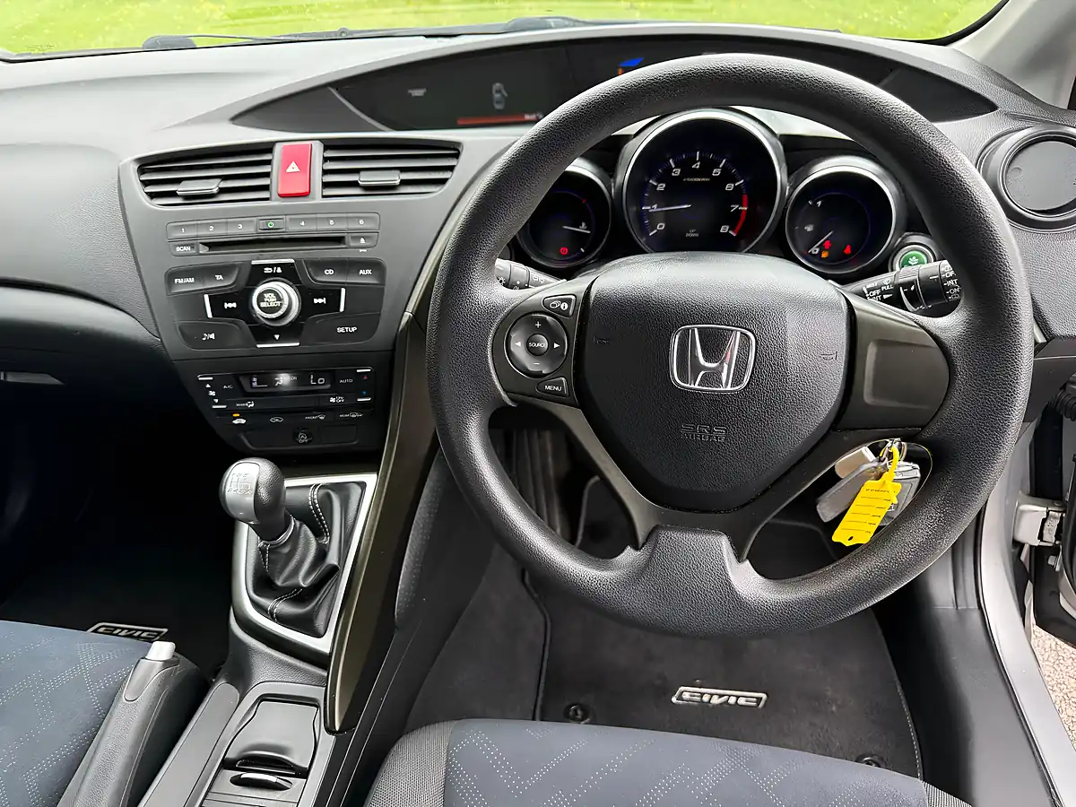 Used 2014 Honda Civic Se Silver - Interior and Exterior details 9
