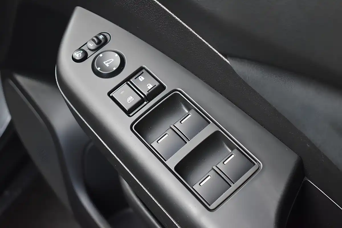 Used 2014 Honda Cr-V Se Urban Titanium - Interior and Exterior details 11