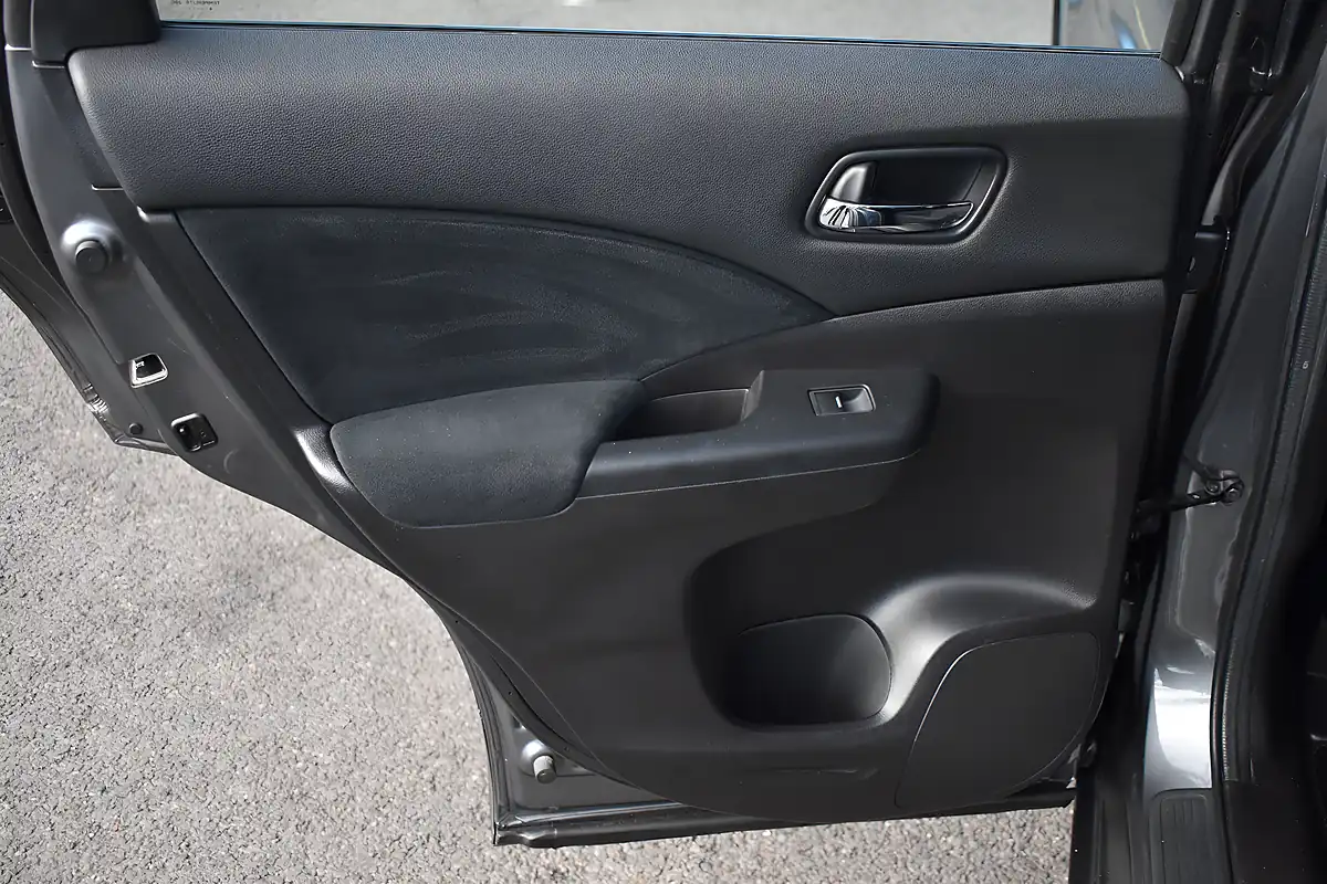 Used 2014 Honda Cr-V Se Urban Titanium - Interior and Exterior details 16