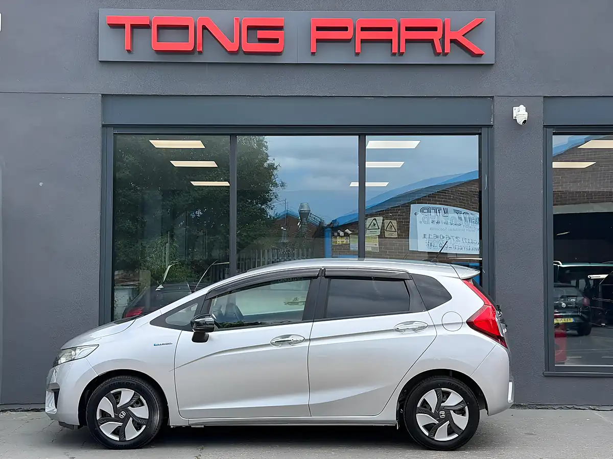 Used 2014 Honda Fit Silver - Interior and Exterior details 10