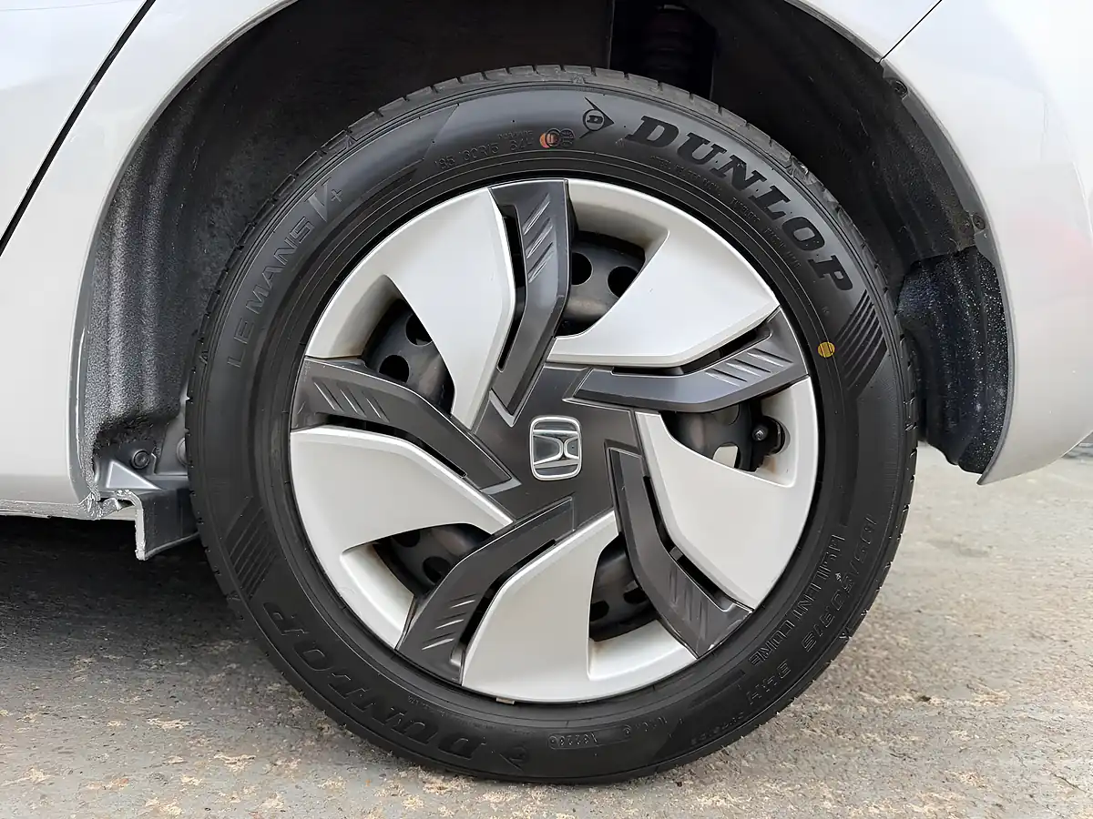 Used 2014 Honda Fit Silver - Interior and Exterior details 19