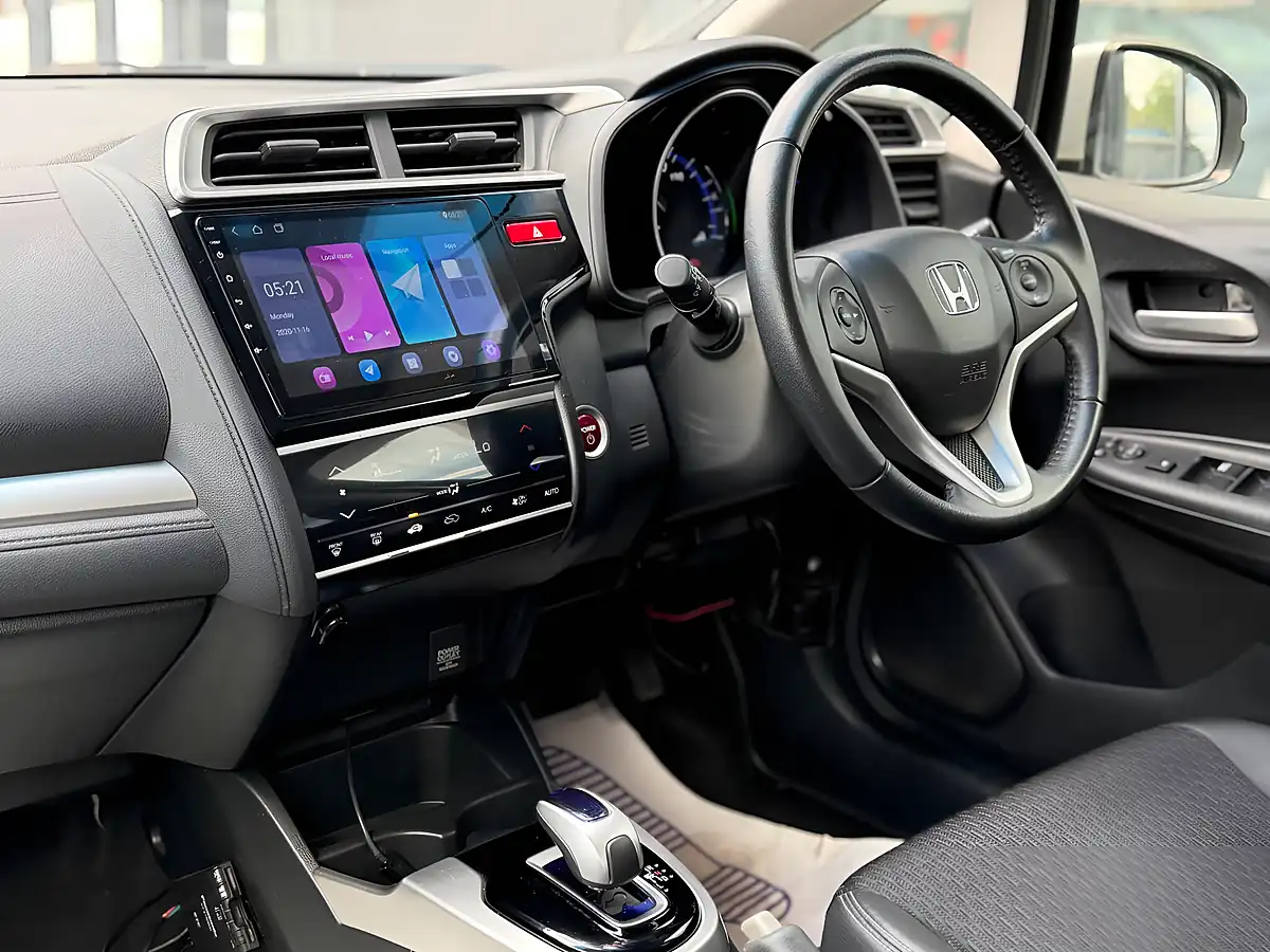 Used 2014 Honda Fit Silver - Interior and Exterior details 3