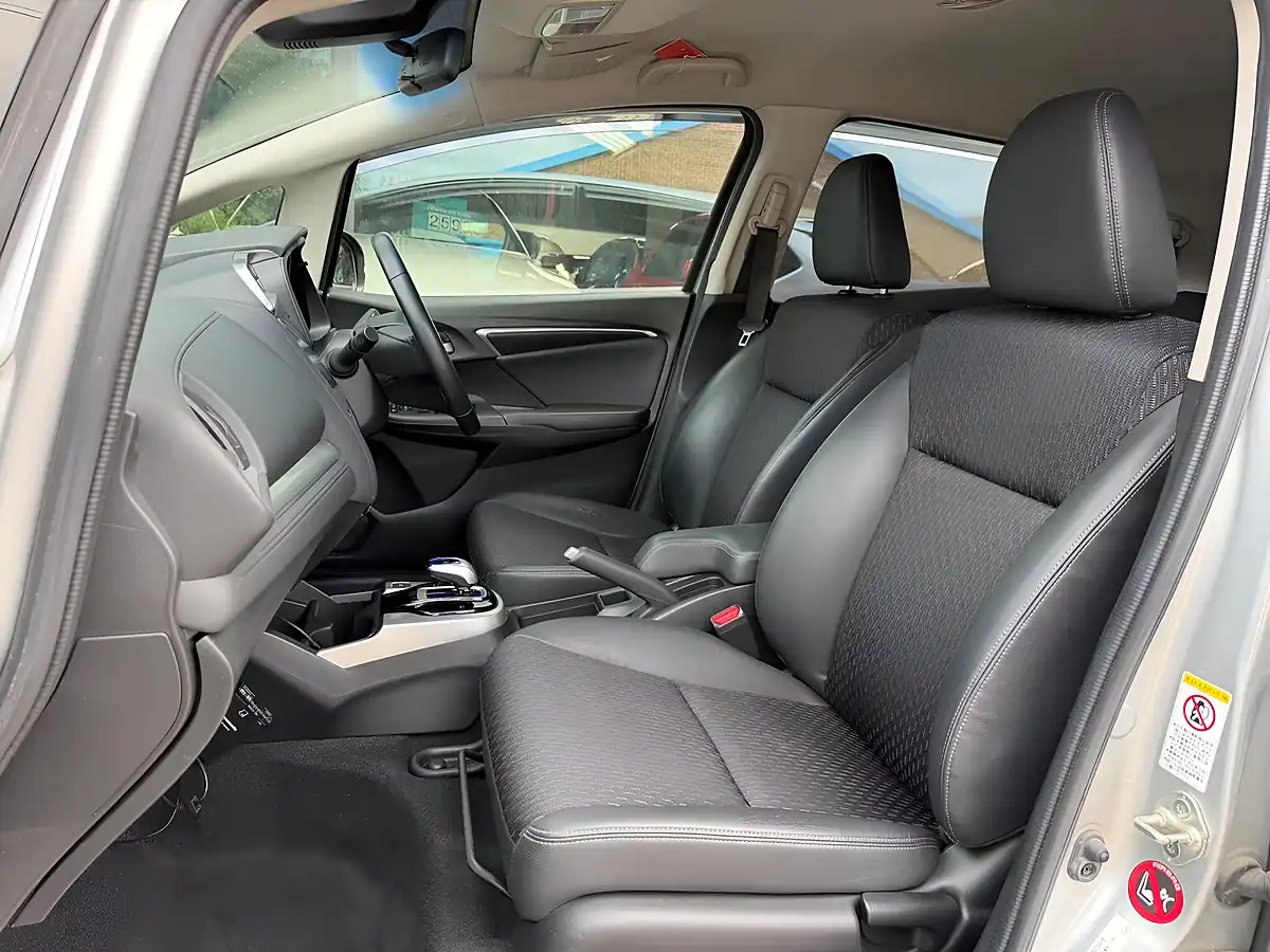 Used 2014 Honda Fit Silver - Interior and Exterior details 4