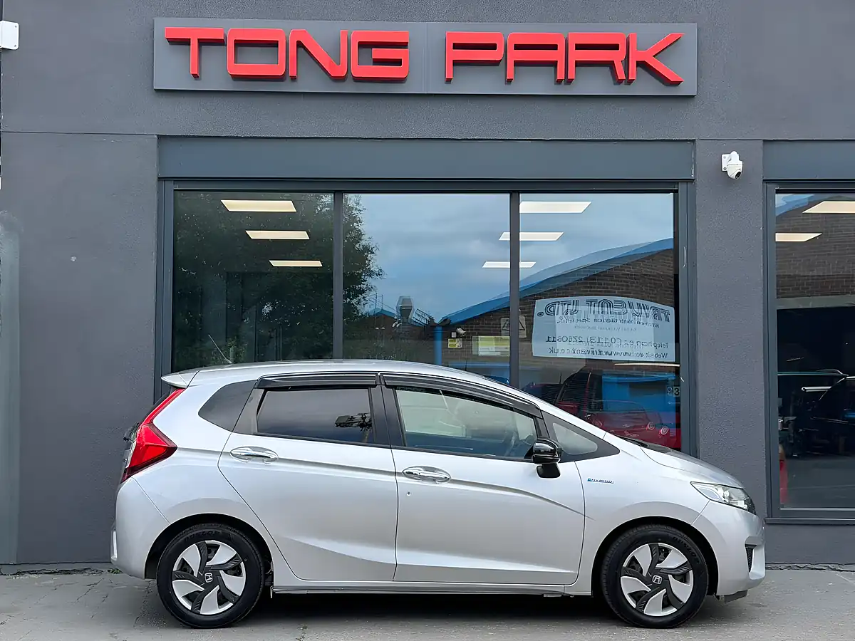 Used 2014 Honda Fit Silver - Interior and Exterior details 7