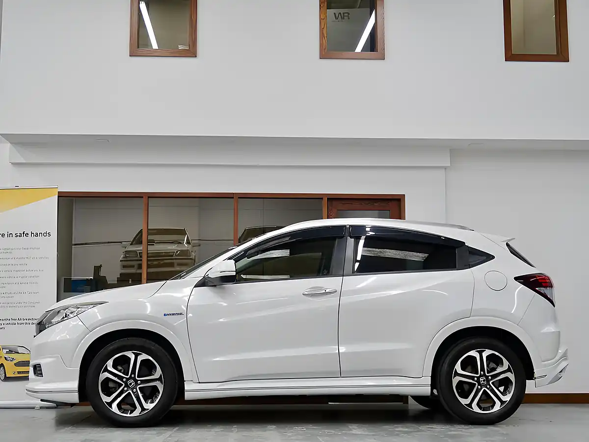 Used 2014 Honda Hr-V Se White - Interior and Exterior details 6