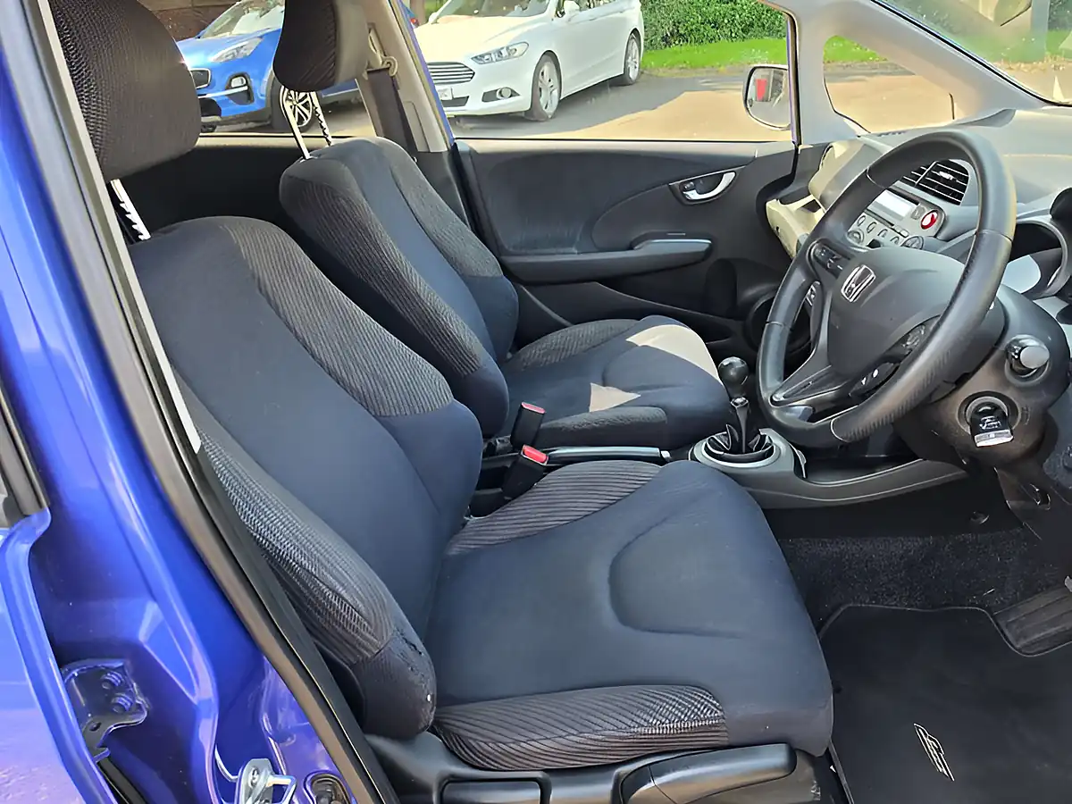 Used 2014 Honda Jazz Es+ Blue - Interior and Exterior details 11