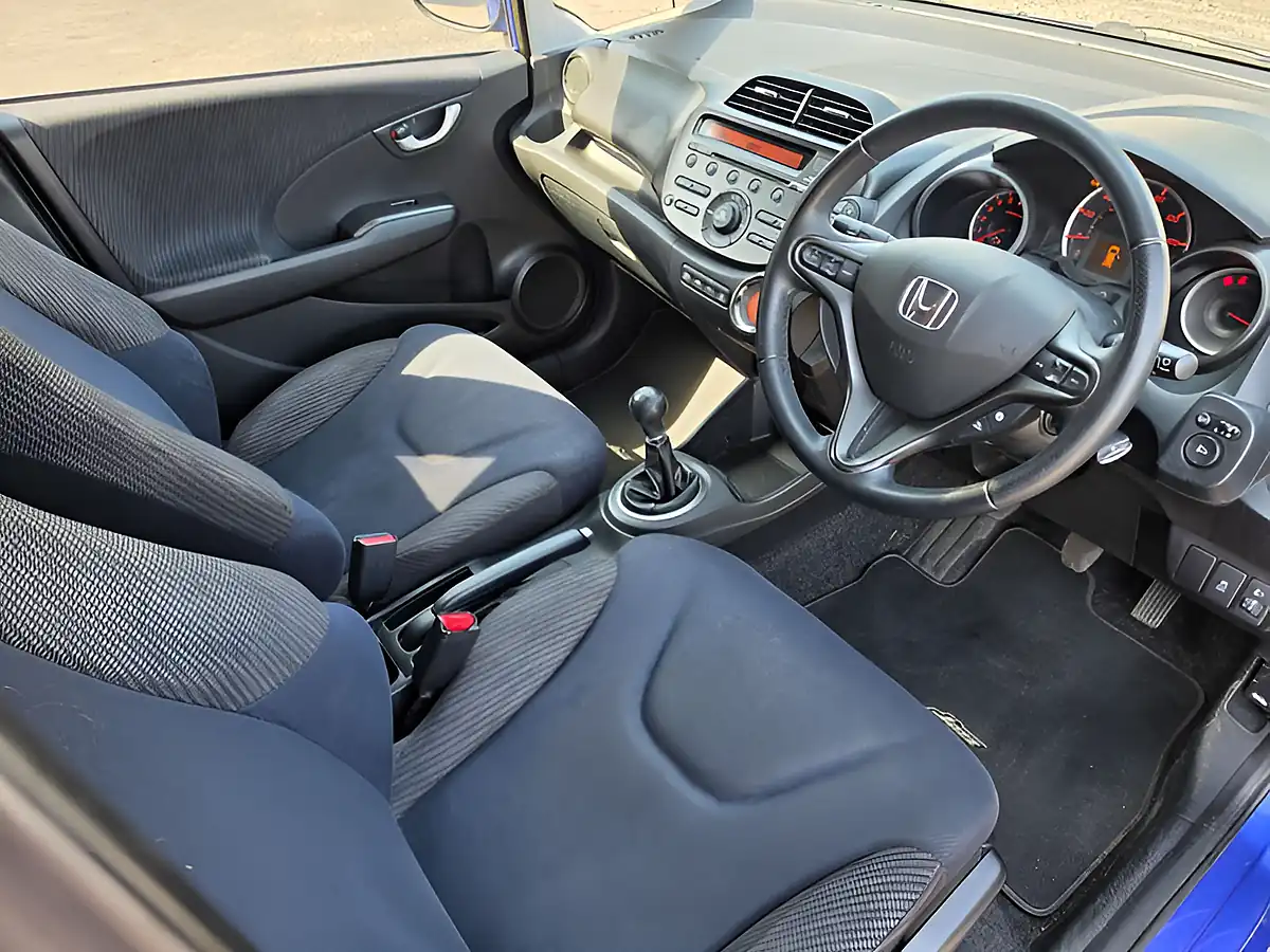Used 2014 Honda Jazz Es+ Blue - Interior and Exterior details 12