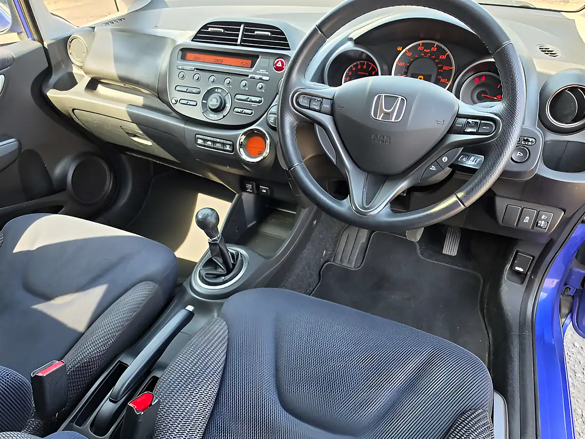 Used 2014 Honda Jazz Es+ Blue - Interior and Exterior details 13