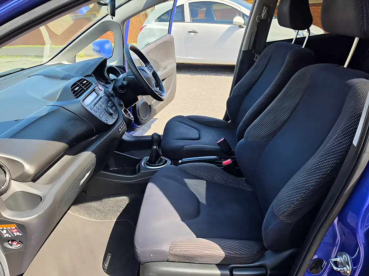 Used 2014 Honda Jazz Es+ Blue - Interior and Exterior details 14