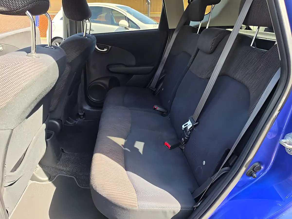 Used 2014 Honda Jazz Es+ Blue - Interior and Exterior details 15