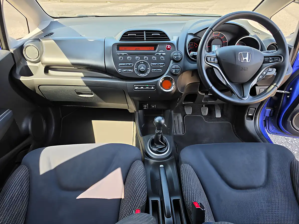 Used 2014 Honda Jazz Es+ Blue - Interior and Exterior details 16