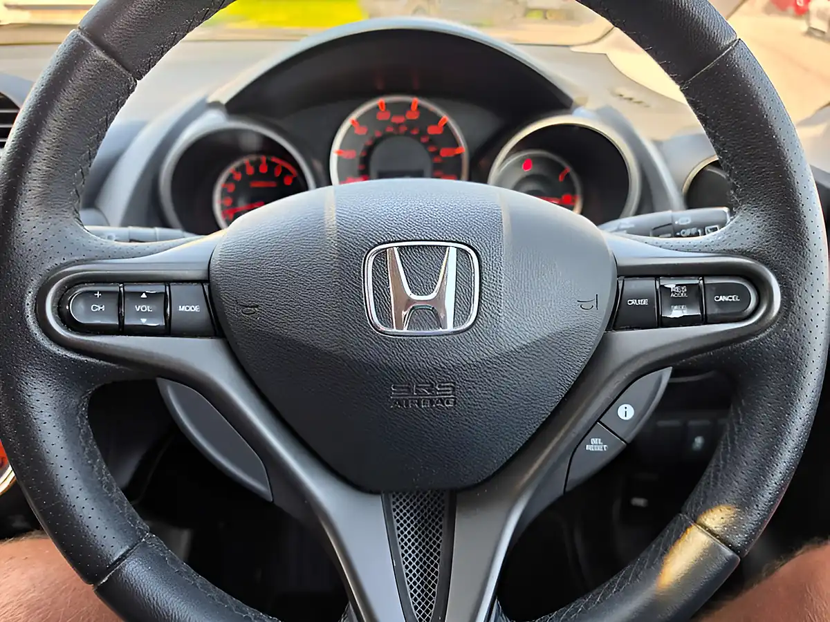 Used 2014 Honda Jazz Es+ Blue - Interior and Exterior details 20