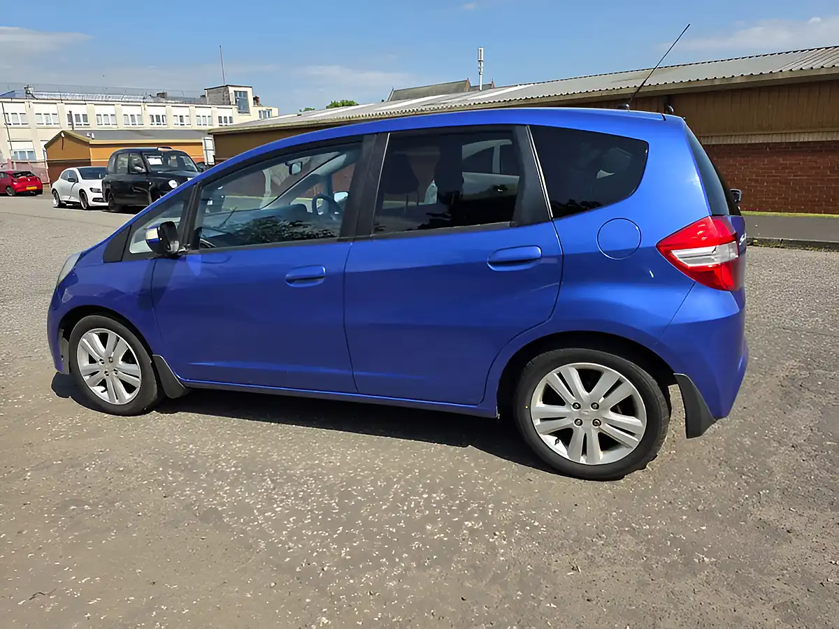 Used 2014 Honda Jazz Es+ Blue - Interior and Exterior details 7