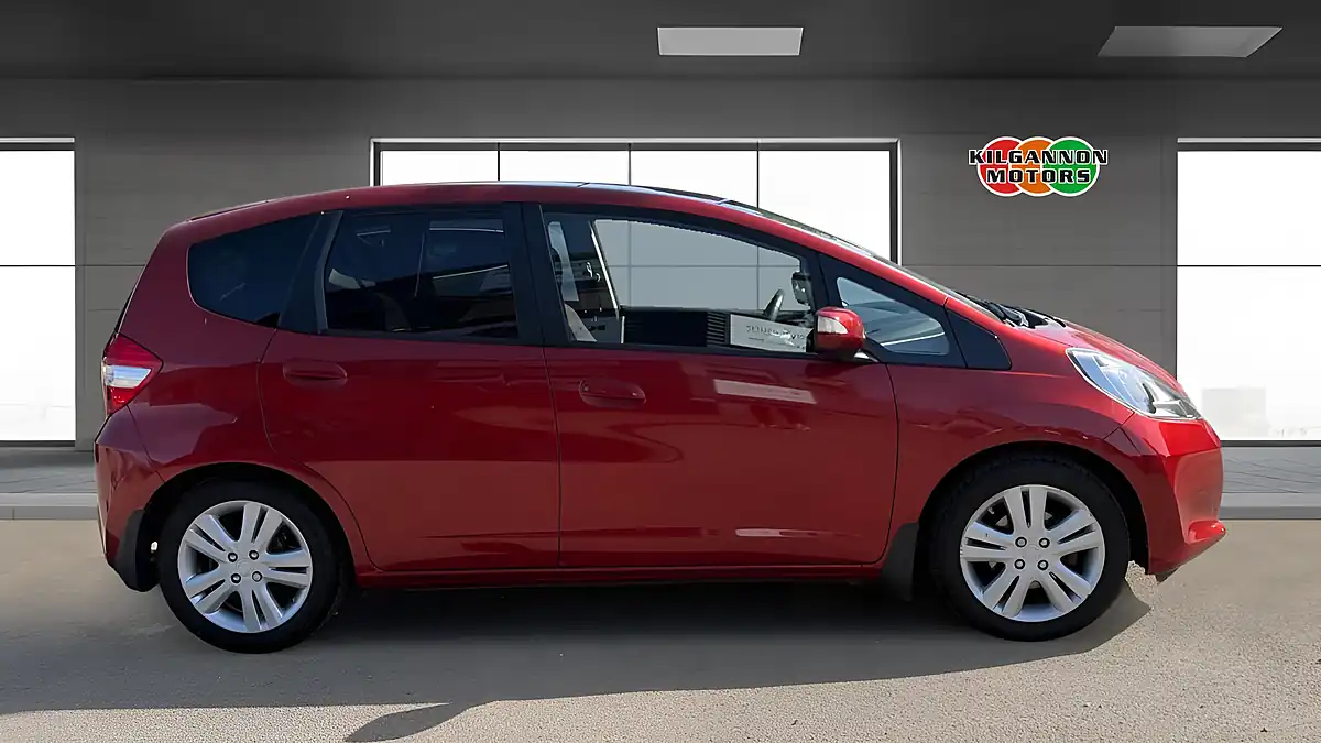 Used 2014 Honda Jazz Es Plus Red - Interior and Exterior details 16