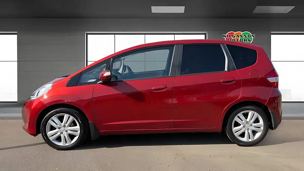 Used 2014 Honda Jazz Es Plus Red - Interior and Exterior details 3