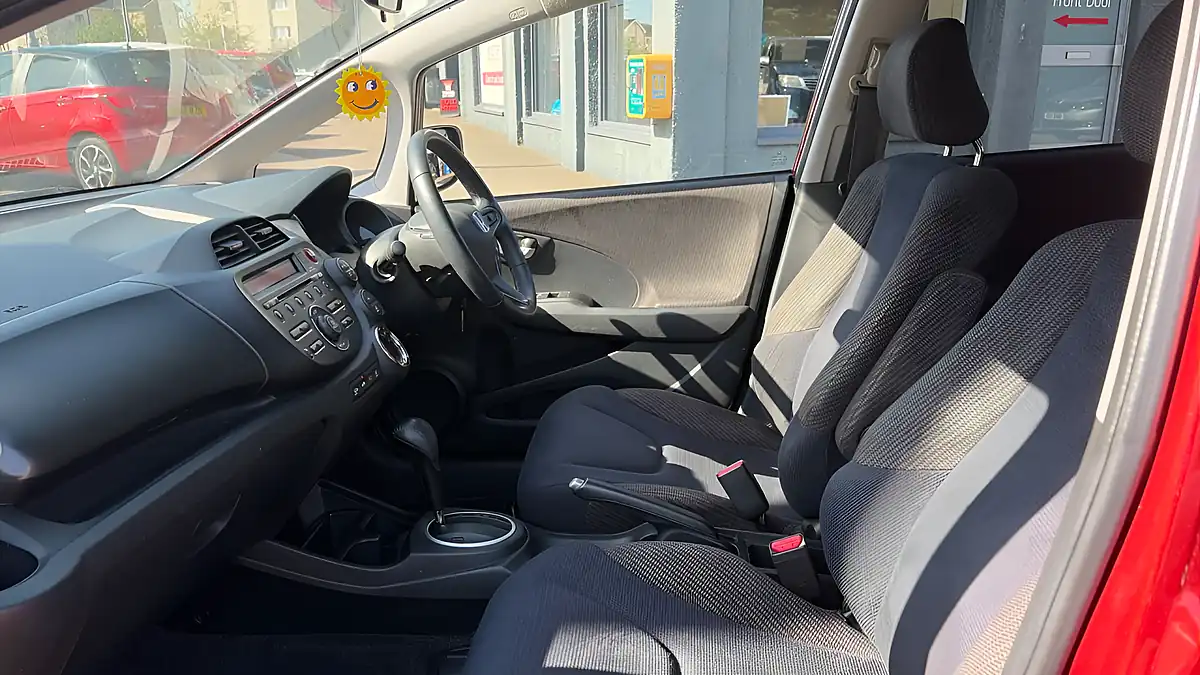 Used 2014 Honda Jazz Es Plus Red - Interior and Exterior details 6