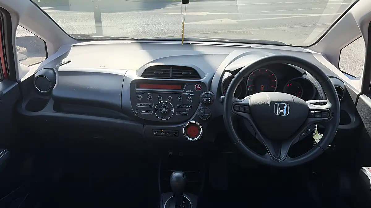 Used 2014 Honda Jazz Es Plus Red - Interior and Exterior details 7