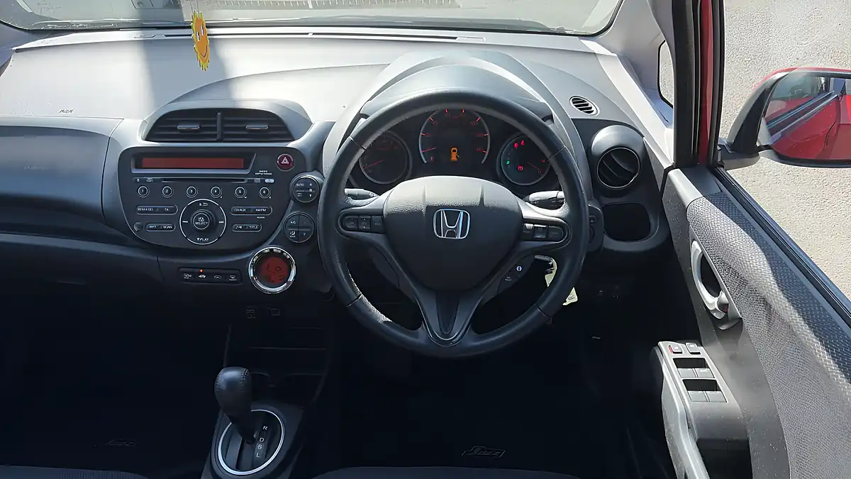Used 2014 Honda Jazz Es Plus Red - Interior and Exterior details 8