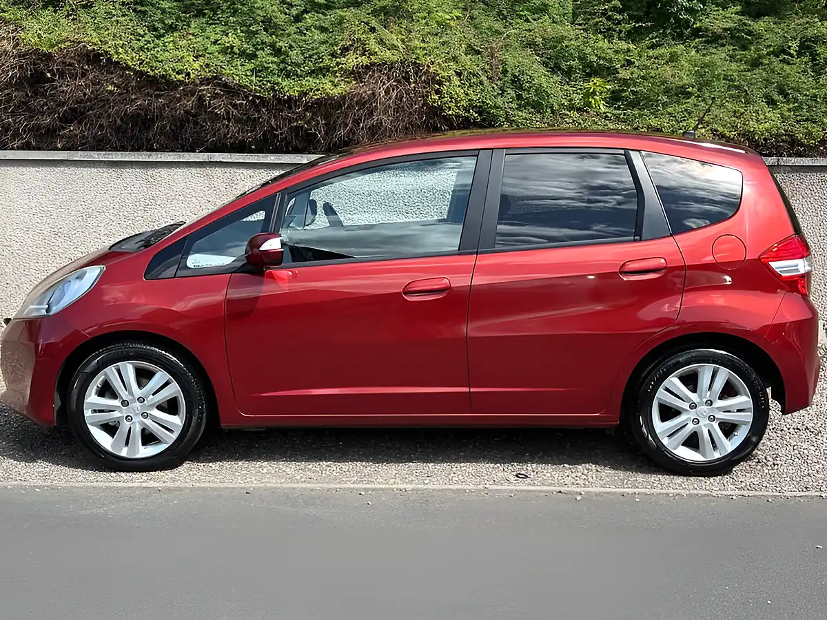 Used 2014 Honda Jazz Es Plus Red - Interior and Exterior details 3
