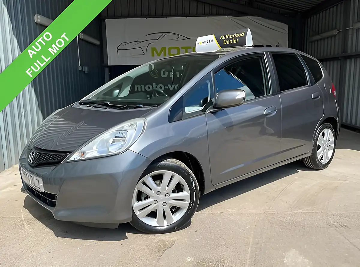 Used 2014 Honda Jazz Es Plus T Grey - Front View