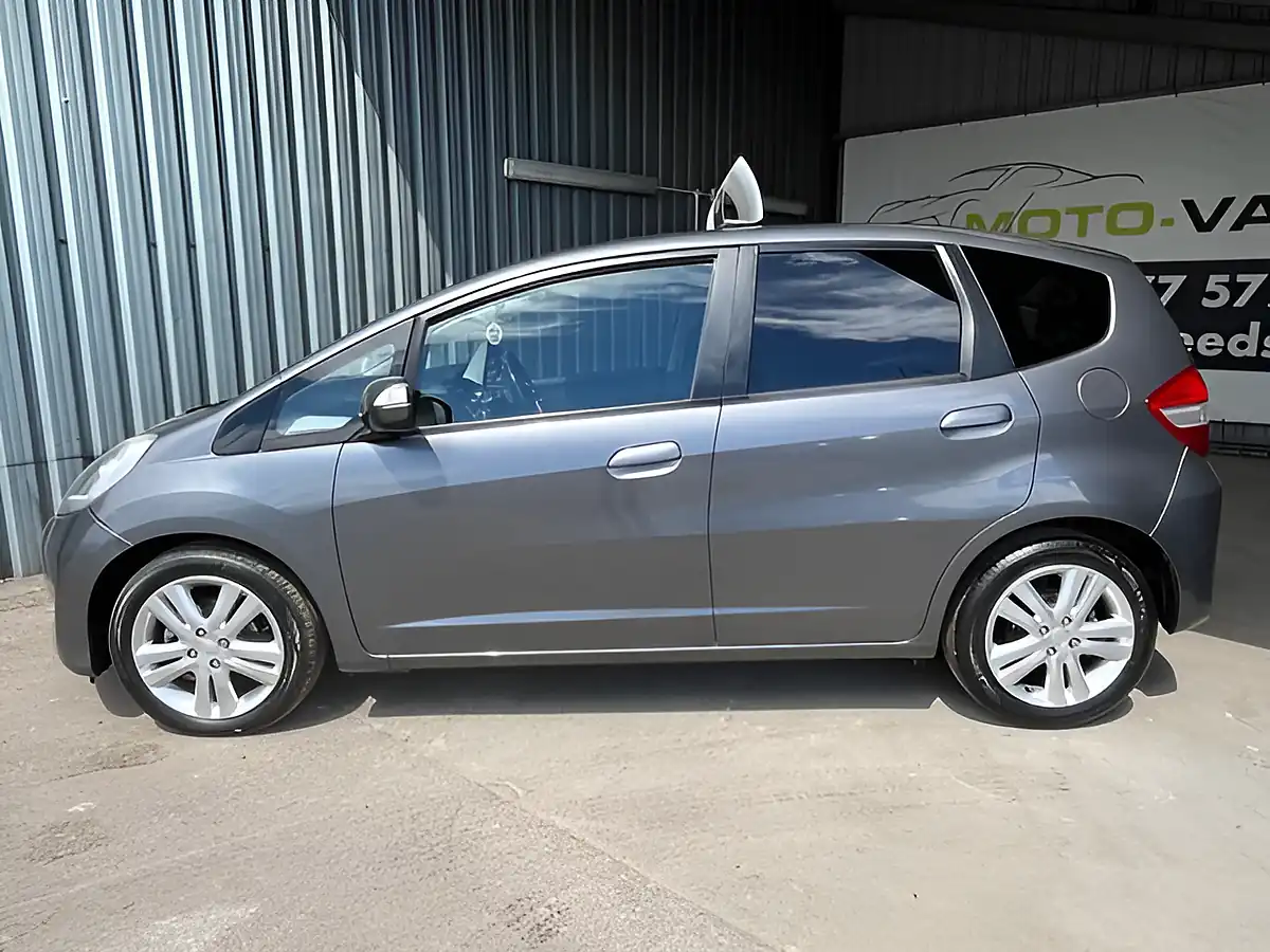 Used 2014 Honda Jazz Es Plus T Grey - Interior and Exterior details 10